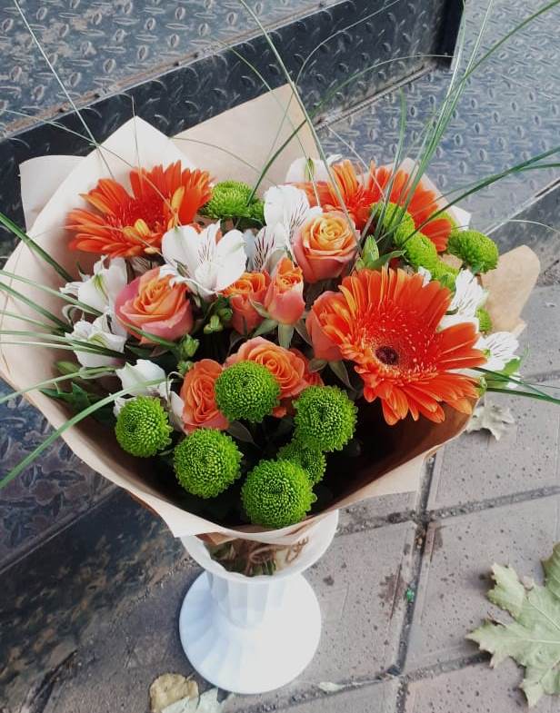 Букет цветов из: Герберы, Хризантемы, Альстромерии и Розы в Дзержинске