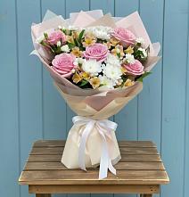 Букет цветов из:  Гвоздики, Орхидеи и Розы в Дзержинске