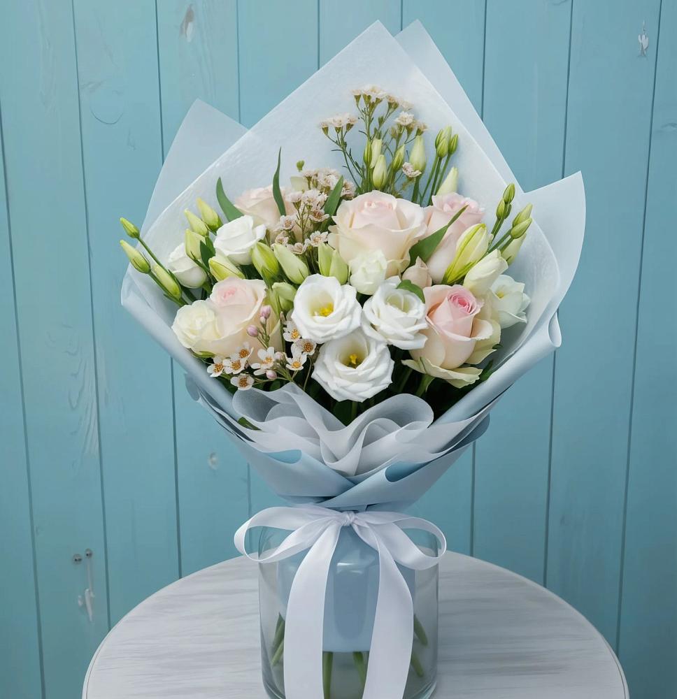 Букет цветов из: Розы и Лизиантусы в Дзержинске