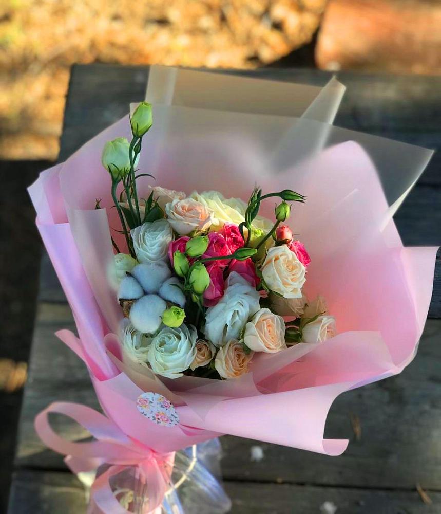 Букет цветов из: Розы и Лизиантусы в Дзержинске