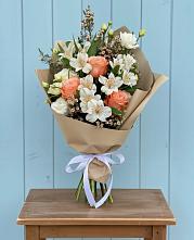 Букет цветов из:  Альстромерии, Лизиантусы, Розы и Хризантемы в Дзержинске