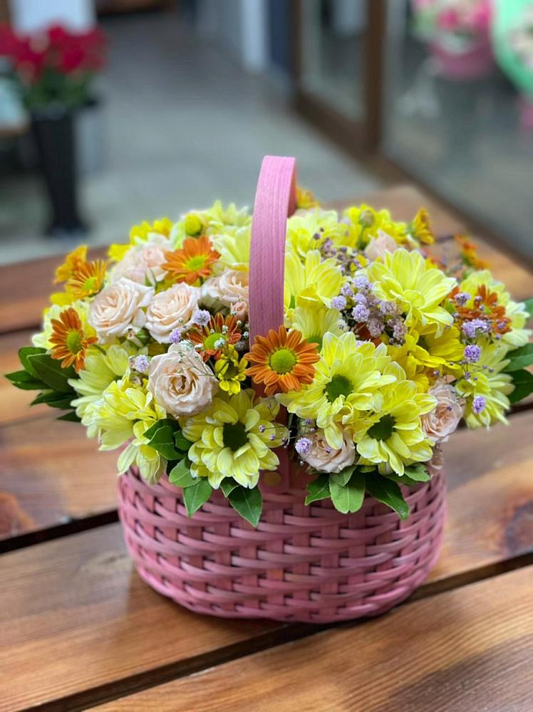 Цветочная композиция из Хризантемы и Розы в корзине в Дзержинске