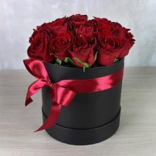 Цветочная композиция из Розы в шляпной коробке в Дзержинске