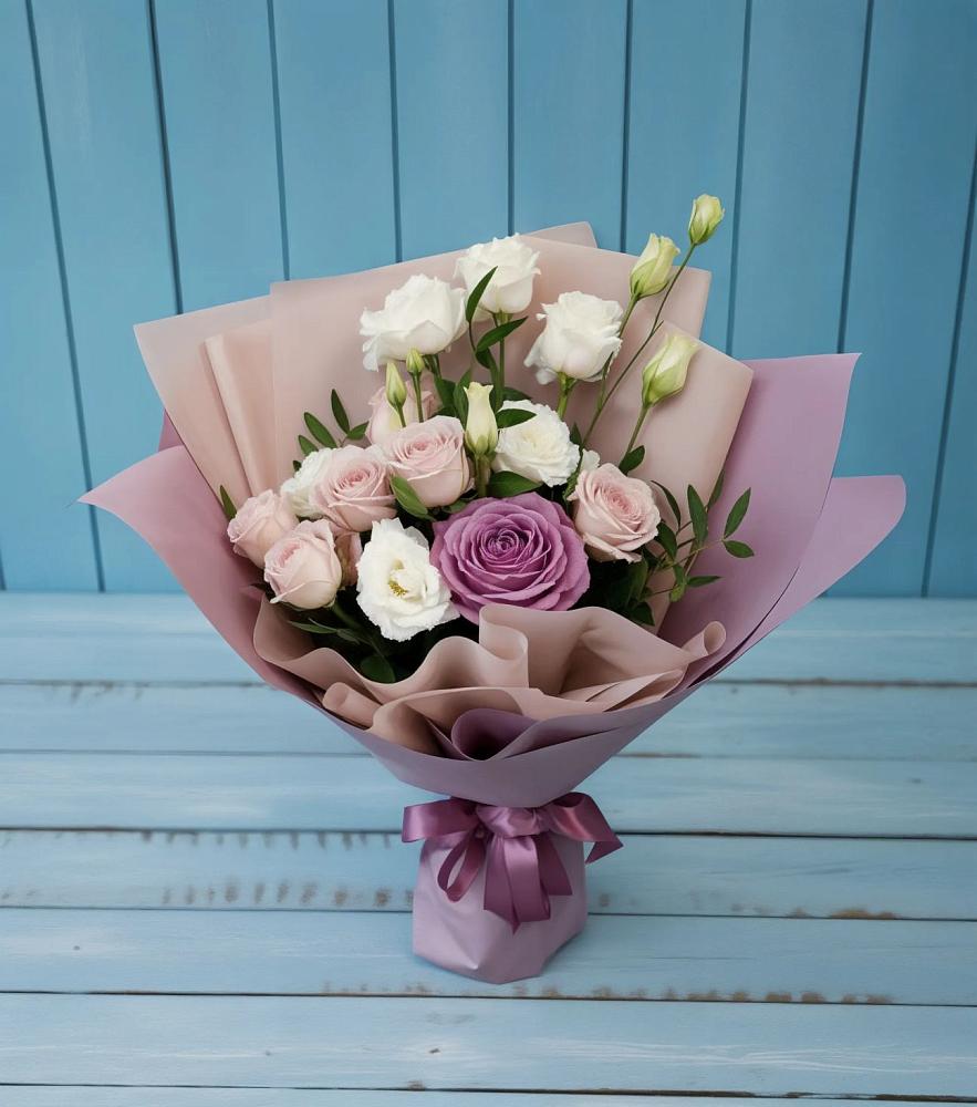 Букет цветов из: Розы и Лизиантусы в Дзержинске